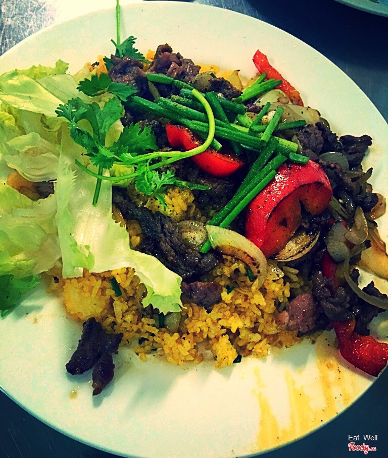 Cơm với bò xào hành