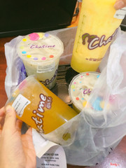 Nhân cái dịp oder chatime qua deliverynow đc giảm 50% thì mua hẳn 4 cốc lun😂 thực sự là uống vị gì cũng hài lòng í. Matcha thơm ngậy chân châu dai dai dẻo dẻo cực ngon lun ạ😘 đá xay xoài thơm lừng luôn. QQ xoài ngọt thơm thạch giòn ngon lắm. Nói chung được dùng trà sữa đứng TOP Hn mà giá rẻ tnay cực thích luôn ấy😂 4 cốc được ship tận miệng mà có 102k thui à😜😆 100% hài lòng. Cảm ơn deliverynow rất rất nhiều👍🏼👍🏼😋