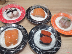 Sushi băng chuyền