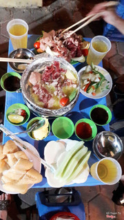 Chỉ 150k 1 suất dành cho 2 người tặng kèm 1 đĩa bánh mì + củ đậu .  👏 Đặc biệt khi gọi suất 4 người sẽ được tặng ngay 1 ca trà đá !  👍 Đảm bảo đồ ăn tươi ngon , sạch sẽ hợp vệ sinh  💥 Giá cả phải chăng nhưng vẫn đi đôi với chất lượng 👌   🚶Sdt 0981335112( tú)  👉 Địa chỉ : 33 vĩnh phúc - ba đình -hn các bạn đi từ dốc 565 xuống là thấy quán nướng tú béo luôn nhé ! 👏 Rất mong sự ủng hộ của các bạn 