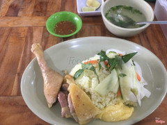 Cơm đùi gà chặt