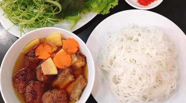 Bánh Cuốn, Bún Chả & Gà Tần - Triều Khúc