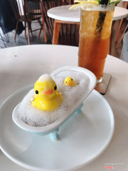 bánh golden duck và trà chanh vàng nam mỹ