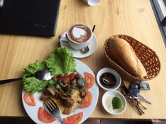 Món bò xào lúc lắc! Thức ăn tạm ổn chứ k được tính là ngon