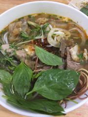 Bún bò nạm gân