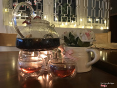 Chốn nhỏ xinh để thư giãn sau mỗi ngày làm việc. Gửi Hi Đình những lời chúc thật đẹp. Món ăn nhìn thôi cũng thấ ngon hết sẩy. Giá cũng "ngon" nữa. Đi từ từ rồi thưởng thức hết cái playlist food của Hi Đình mới được <3