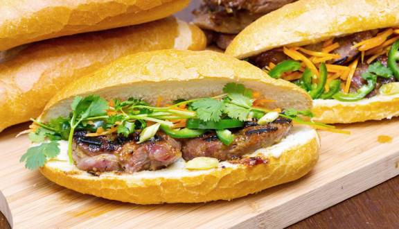 Chị Hương - Bánh Mì Đà Nẵng