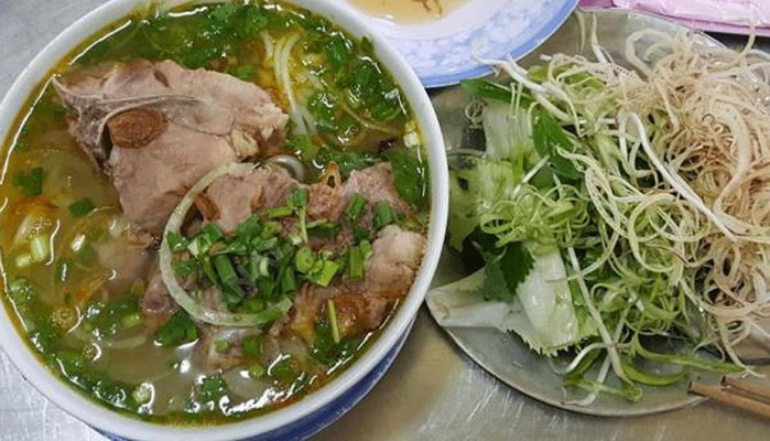 Xa Lộ Quán - Bún Giò Heo