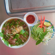 Bún bò huế nạm chả. 30k