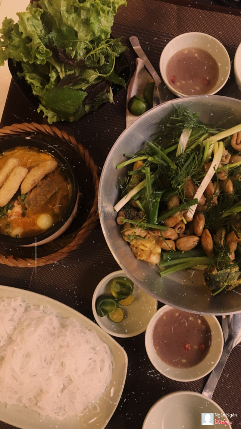 suất chả cá 2 người và nồi bánh canh ghẹ vừa