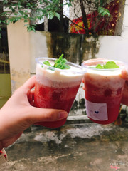 Mình hài lòng về tất cả mọi thứ . Ngon, sạch sẽ , chất lượng, không gian quán rộng rãi, nhân viên thân thiện, nhiệt tình mà còn dễ thương nữa . Đặc biệt thích trà dưa hấu kem cheer, ngon dã man! Mách nhỏ là quán có hàng loạt món dessert Hongkong ngon lắm đó 