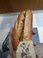 Bánh mì thịt nướng size vừa: 25k