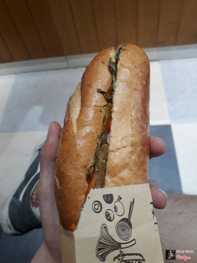 Bánh mì thịt nướng size vừa: 25k