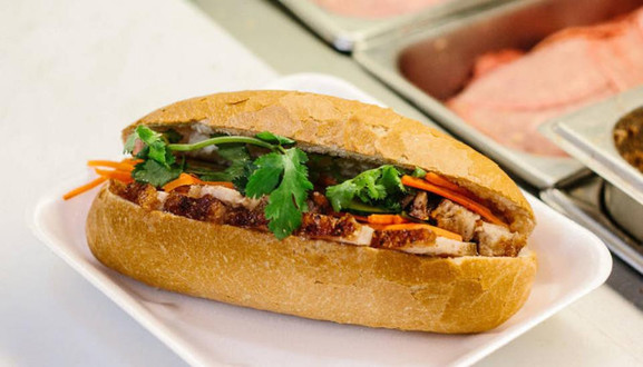 Bánh Mì Heo Quay Hòa Đạt