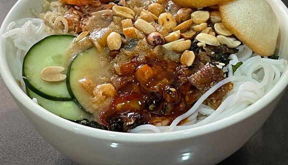 Chay Bà Tư - Bún Thịt Nướng Chay & Bò Kho Chay