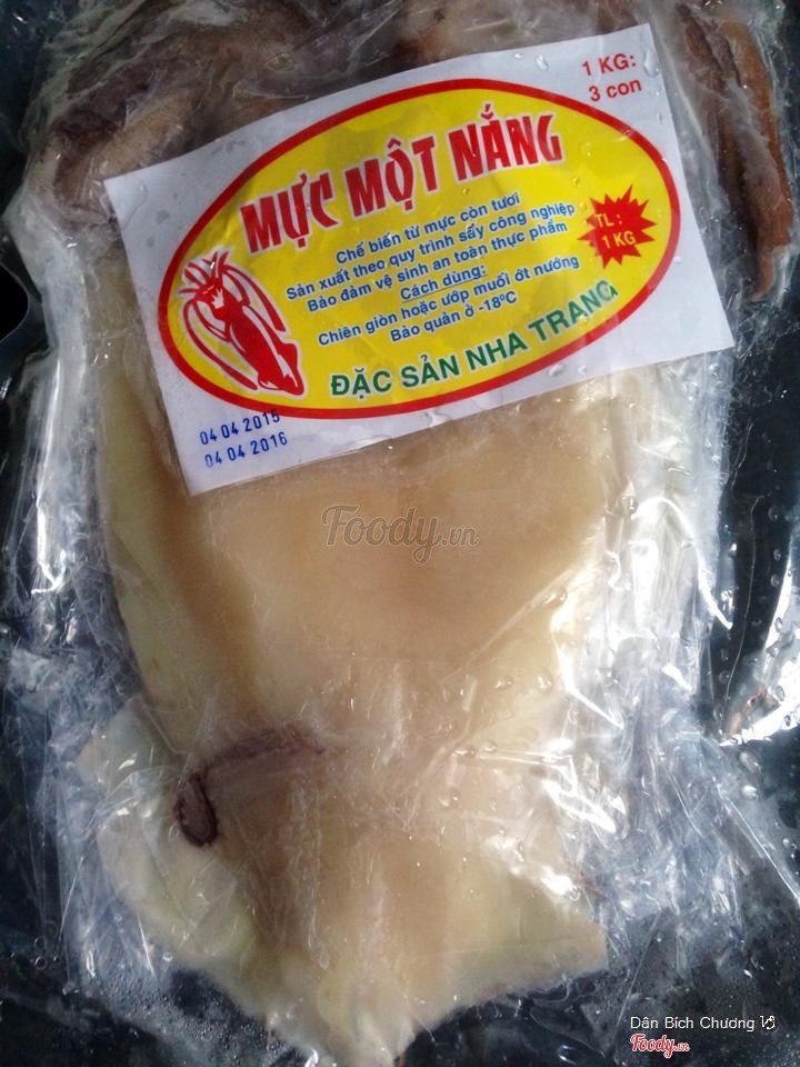 Mực 1 nắng (200.000 đồng/kg/3 con)