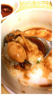 Tay phai cam muong, tay trai csm dien thoai hia hia. Ngon hem?