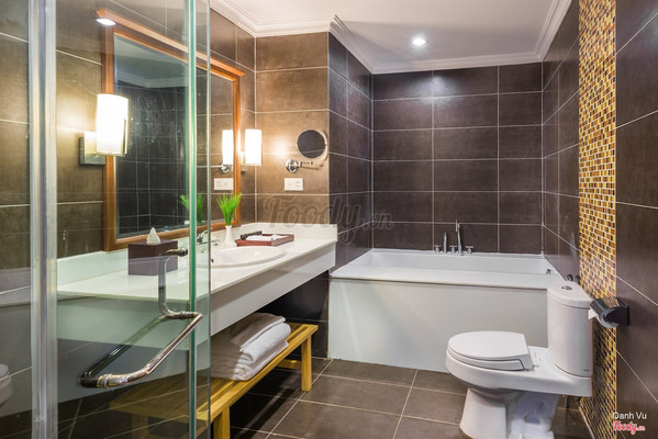 Phòng tắm khách sạn U Sapa