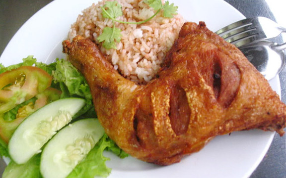 Cơm Gà Xối Mỡ - Đào Cam Mộc