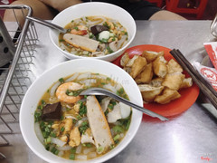 Bánh canh cua - 30k, kèm cua thêm 20k. 