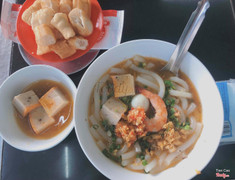 Bánh canh cua(không huyết không thịt) +chả thêm+bánh quẩy