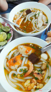 Bánh canh đầy đủ + bánh canh không thịt