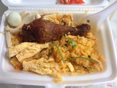 Cơm chiên dương châu đùi gà .. 15k