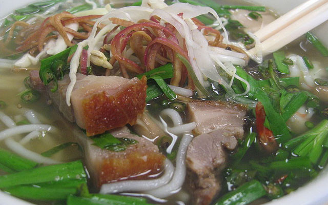 Bún Nước Lèo Hương Trà