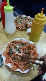2 nước 2 nui bò 1 khoai chiên có 60k tất cả :))) cứ bị rẻ í