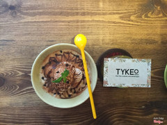 Này là yogurt chocolate chips chén, có 16k hà