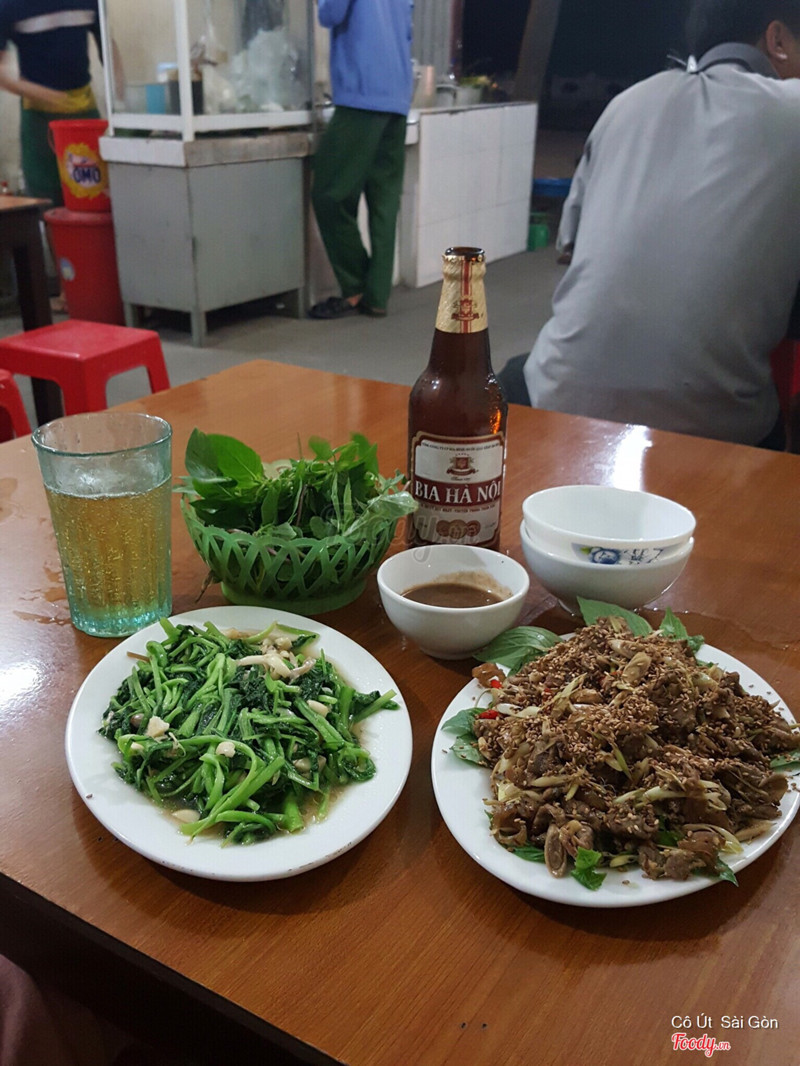 Dê xào sả ớt. Rau rừng xào tỏi