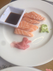 Sashimi cá hồi