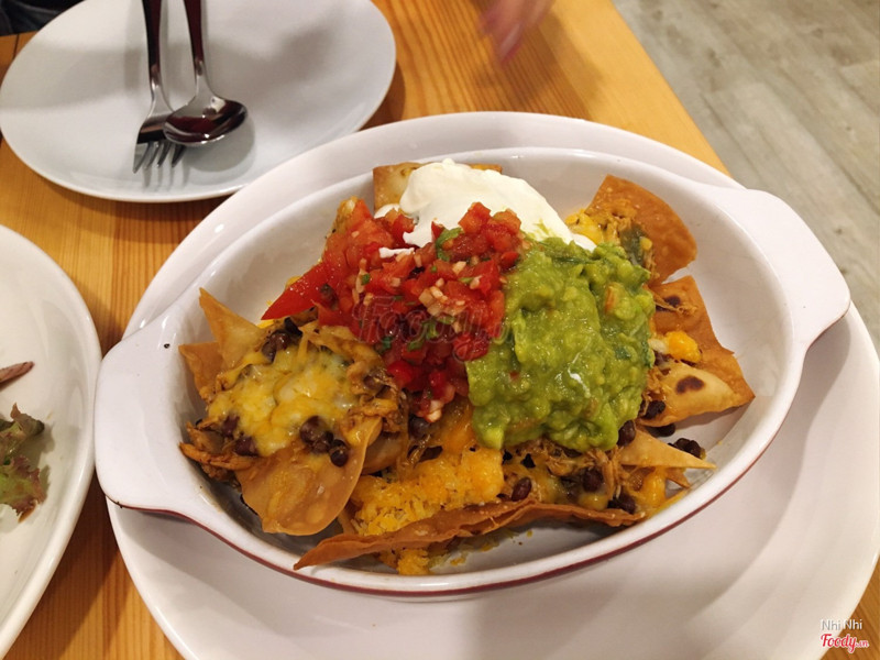 Nachos gà có phô mai còn chưa chảy hết