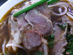 Bún bò nạm + giò 30k