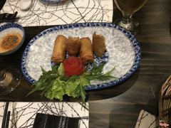 Chả giò cuốn hải sản.