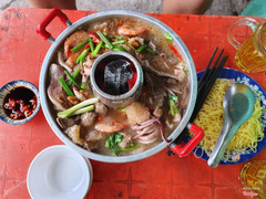 Lẩu than Hàng Xanh chỉ có duy nhất một địa chỉ kế chùa Phước Viên. Menu trên của bạn Tâm Hoàng giả mạo nhé