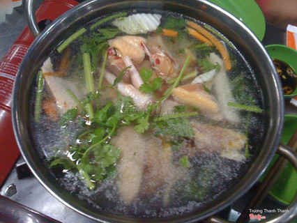 lẩu gà nấu nấm