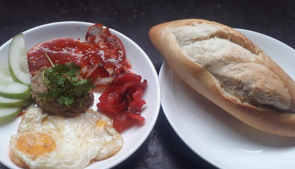 Ba Anh Em - Bánh Mỳ & Xôi