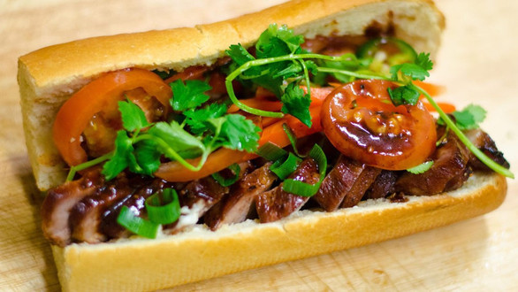 Bánh Mì Heo Quay Cô Ngọc - Bờ Hồ Hàm Nghi