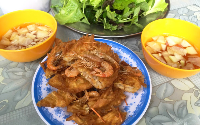 Bánh Tôm Cô Ầm - Ngõ Đồng Xuân - Ngõ Đồng Xuân