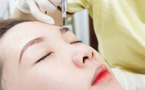 Thẩm Mỹ Hồng Linh - Nguyễn Thị Định