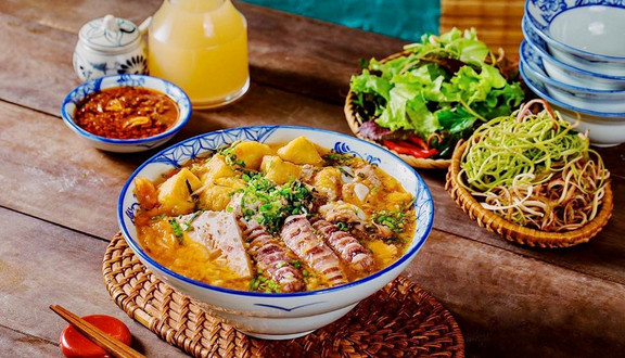 Hồng Anh - Bánh Canh Ghẹ, Mỳ Gà Tần & Bún Riêu Bề Bề - 11 Nguyễn Bỉnh Quân