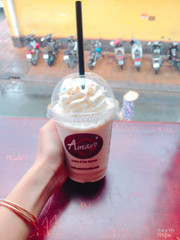 Chẳng biết sao lại thích Amavo đến vậy, chắc do ấn tượng đầu tiên đã rất tốt. Cảm giác quán có gì đó rất riêng. Nước uống ngon lắm. Không gian hơi hẹp nên hơi ồn ào tí, nhưng lỡ yêu chỗ này rồi, nên châp nhận hết. Hơi bị ghiền matcha ở đây nha.