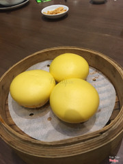 Bánh bao nhân trứng