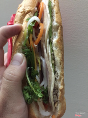 Bánh mì thịt chả