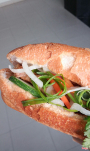 Bánh mì gà nướng