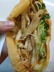 Bánh mì pate chả