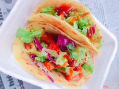 Tacos gà cay và tacos hải sản nướng ^^ 