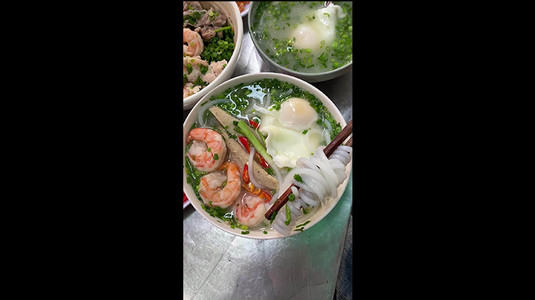 Quyên - Bún Nước Tôm Bò