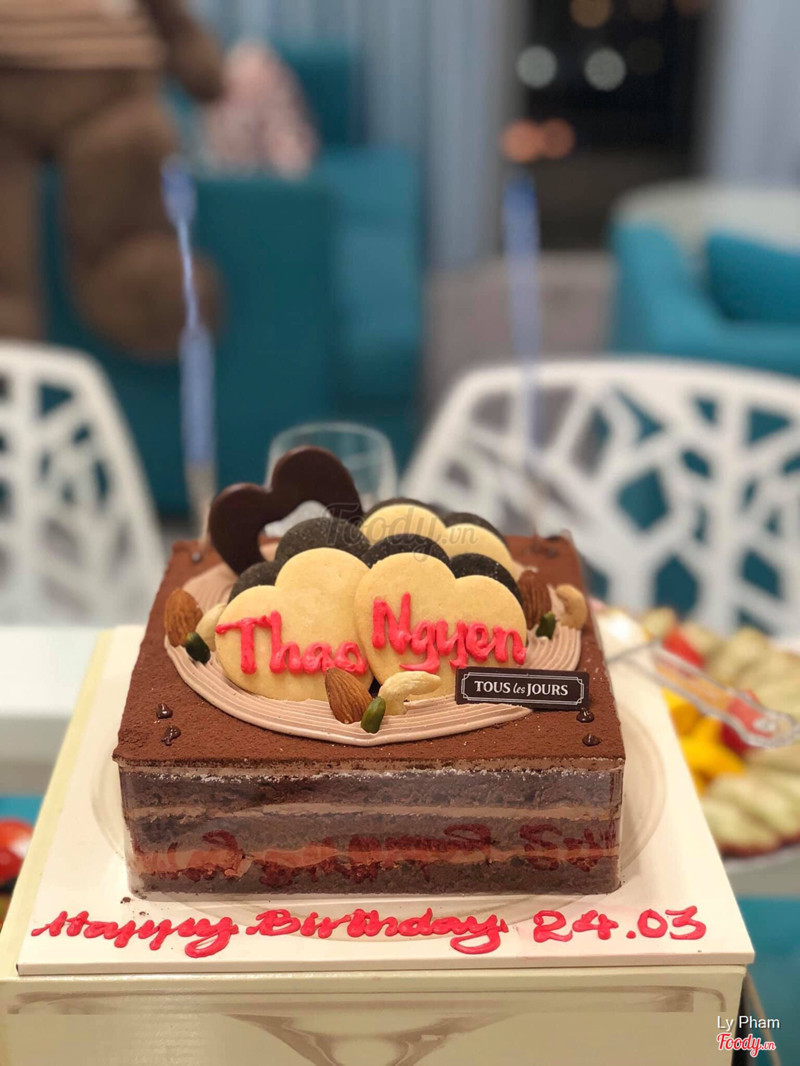 Đây là chiếc bánh mình mua ngày 25/3 nhưng vì sn bạn mình là 24/3 nên mình đề cho đúng ngày